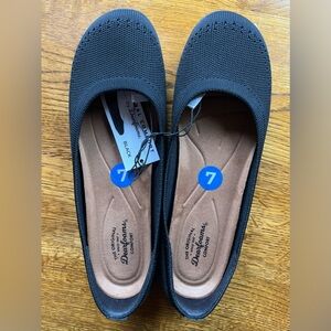 Dearfoams Original Comfort Ladies Flat Shoes size 7. Black. New with Tags.